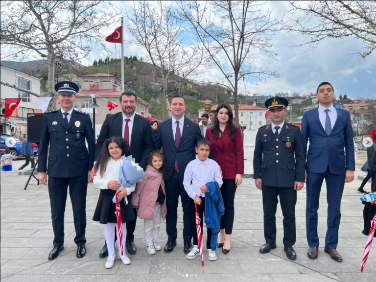 Alacakaya’da 23 Nisan: Başkanımız Zafer Altınışık İlçe Protokolü ve Vatandaşlarımızla Bir Arada